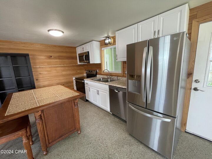 Property Photo: 305 Tarpon Street FL 32413