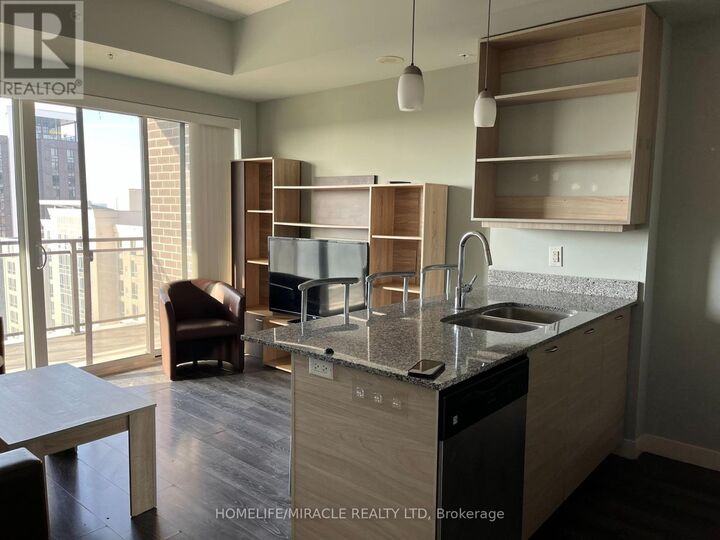 Property Photo:  318 Spruce Street 1706  ON N2L 3M7 