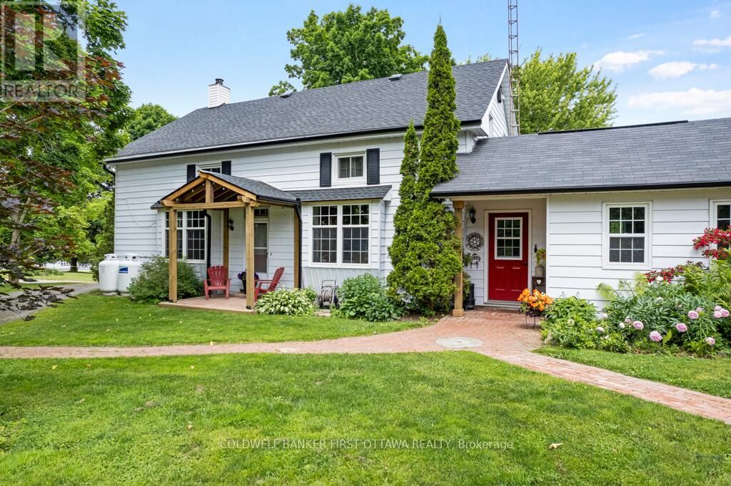 Property Photo:  4 Station Road  ON K0G 1V0 