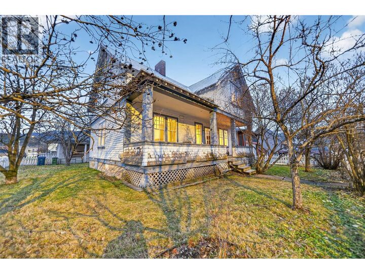 Property Photo:  892 9th Avenue  BC V0B 1M5 