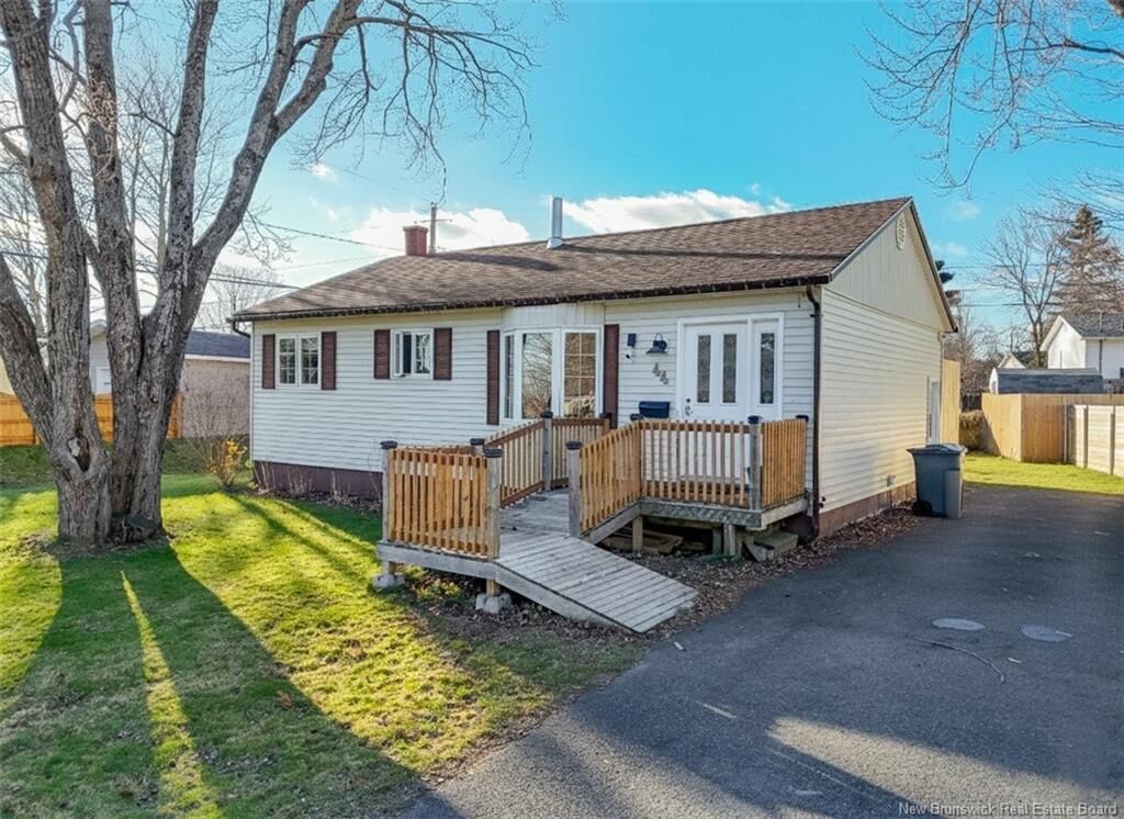 Property Photo:  44 Clearview Avenue  NB E3A 1K1 