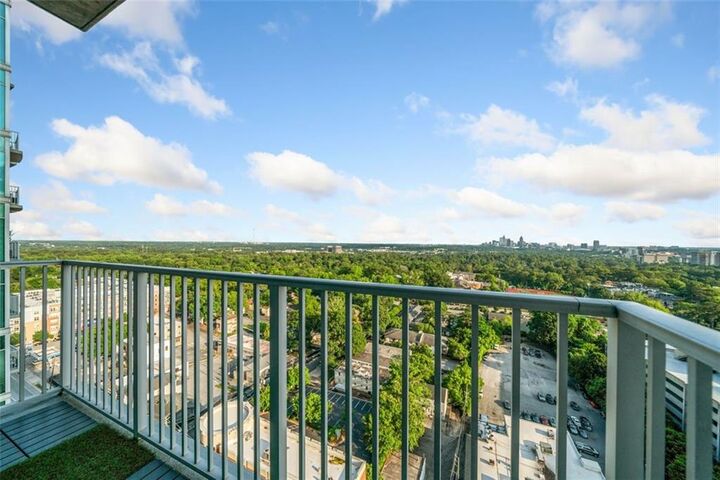 Property Photo: 250 Pharr Road NE 1814 GA 30305