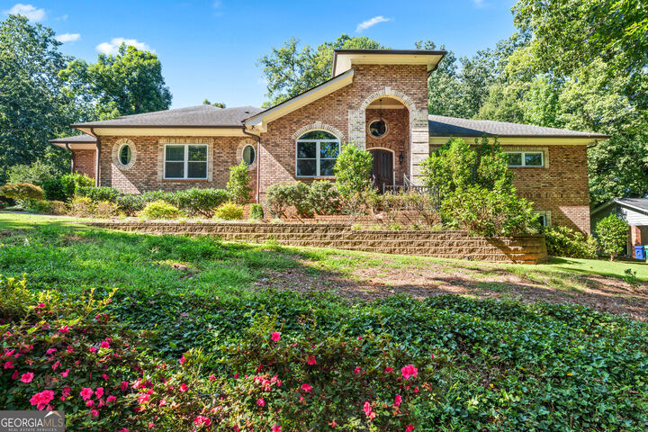 Property Photo: 5816 Chamblee Dunwoody Road GA 30338