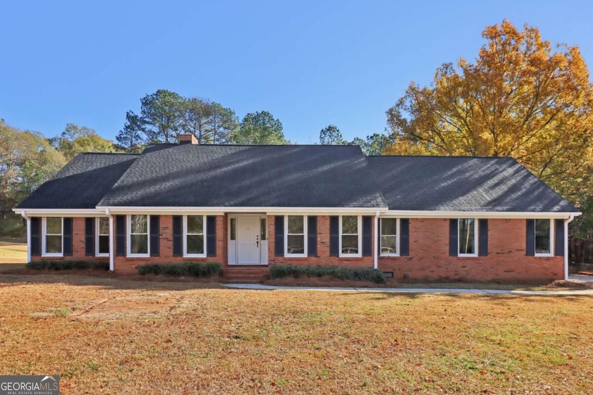 Property Photo: 135 Willow Lake Lane GA 30277