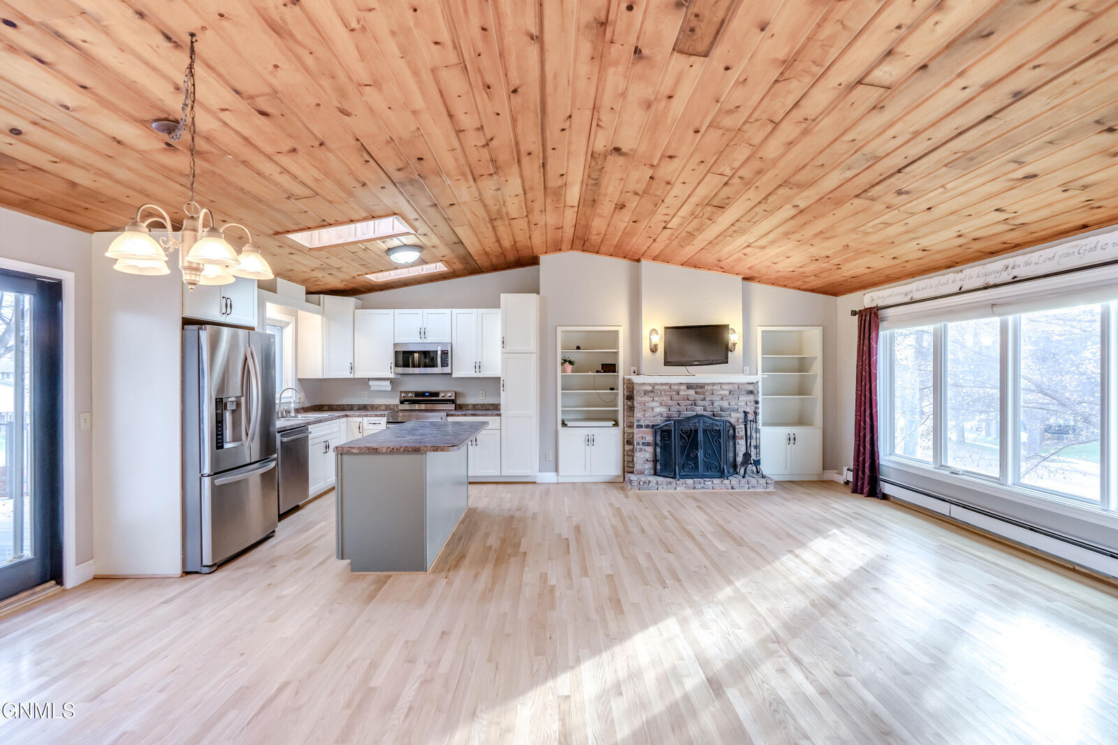 Property Photo:  2428 Atlas Drive  ND 58503 