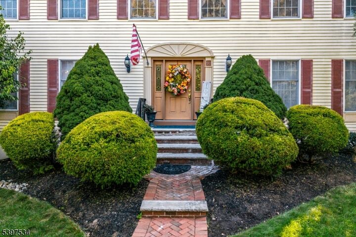 Property Photo:  91 Briar Way  NJ 08853 