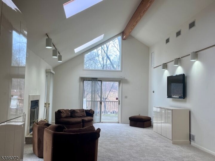 Property Photo:  7 Buckingham Rd  NJ 07052 