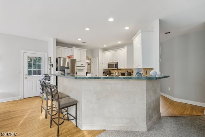 Property Photo:  6 Sherry Ct  NJ 07470 