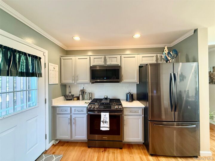 Property Photo:  142 Pinebrook Drive  NY 12538 