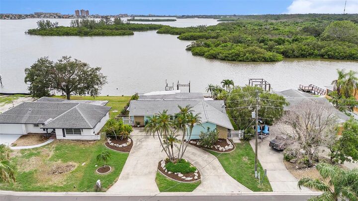 Property Photo:  5694 Oakhurst Drive  FL 33772 