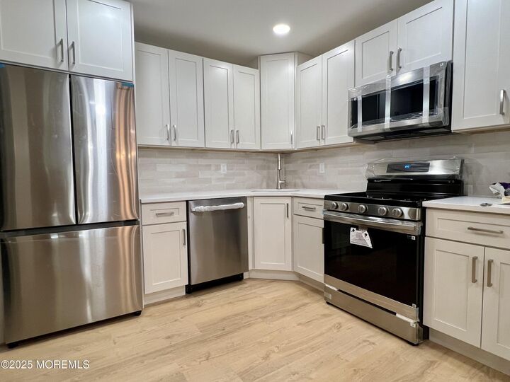 Property Photo:  7 Seattle Court 5  NJ 07728 