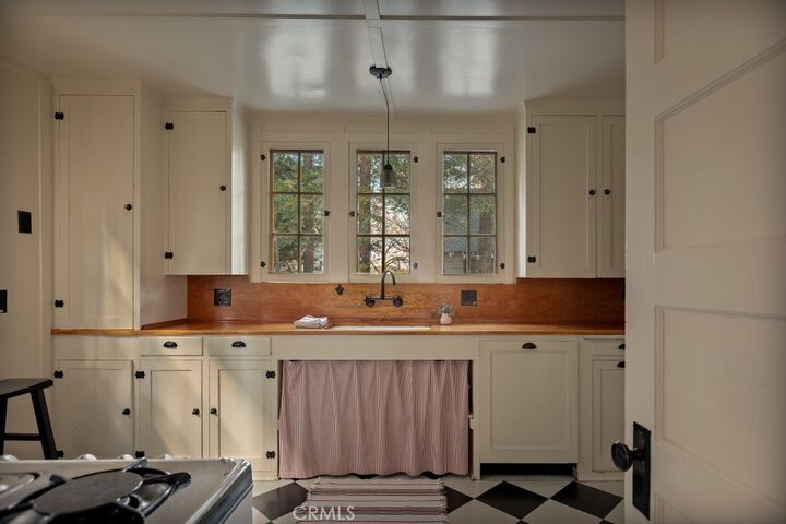 Property Photo: 388 Heliotrope CA 92352