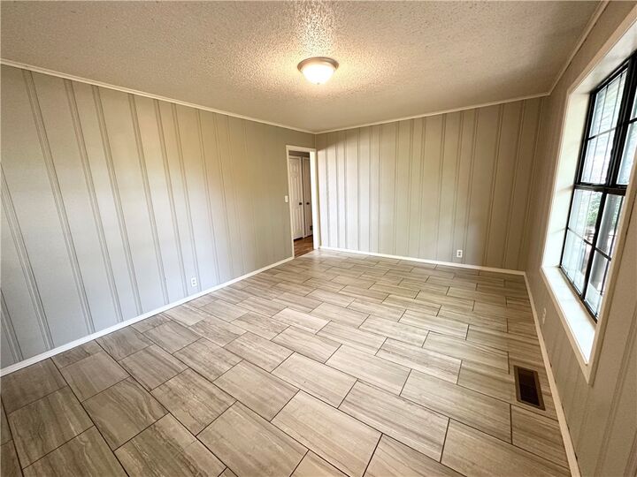 Property Photo: 2201 W Deane Street AR 72703