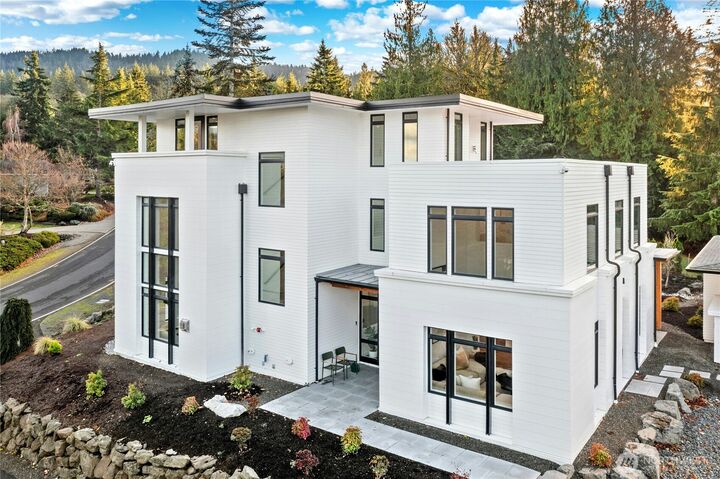 2115  Squak Mountain Loop SW  Issaquah WA 98027 photo