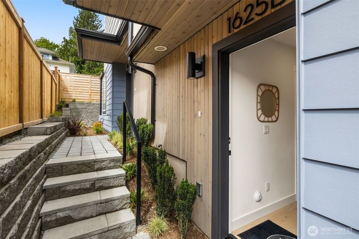 1625 B  21st Avenue  Seattle WA 98122 photo