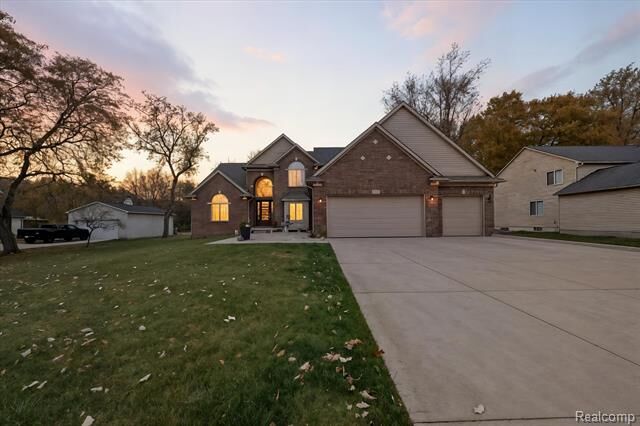Property Photo:  663 Vanderpool Drive  MI 48083 