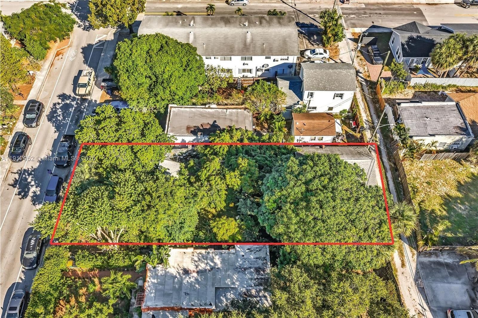 Property Photo:  424 N J St  FL 33460 