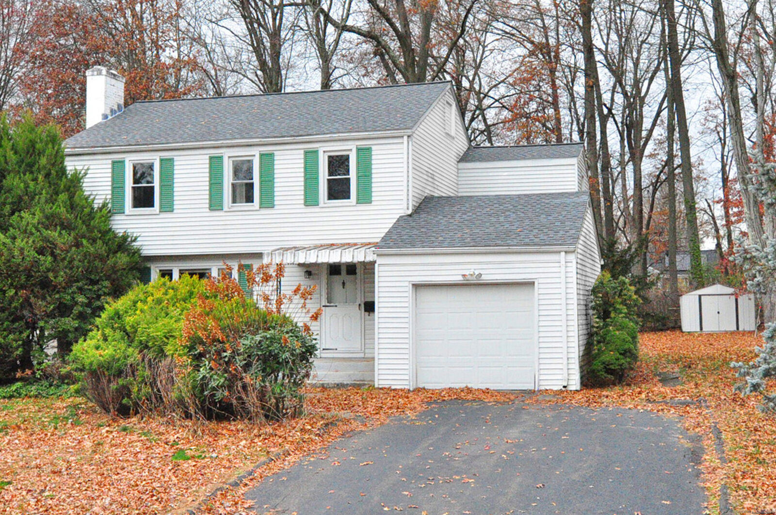 Property Photo:  19 Seneca Road  CT 06117 