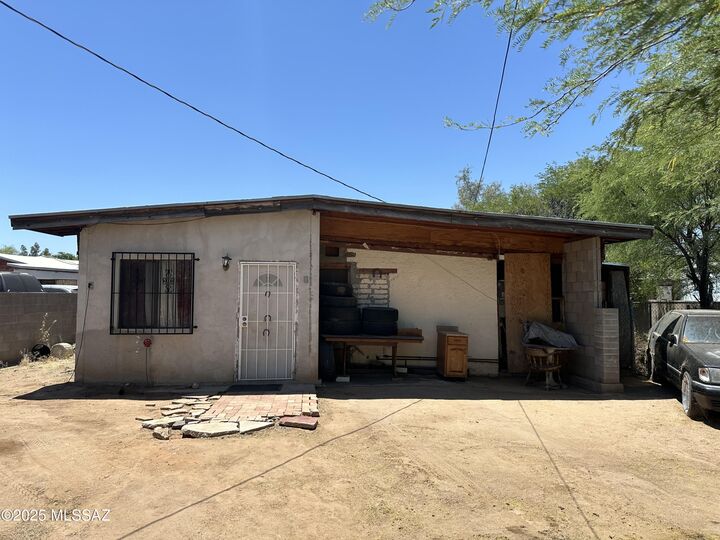 Property Photo:  426 E Blacklidge Drive  AZ 85705 