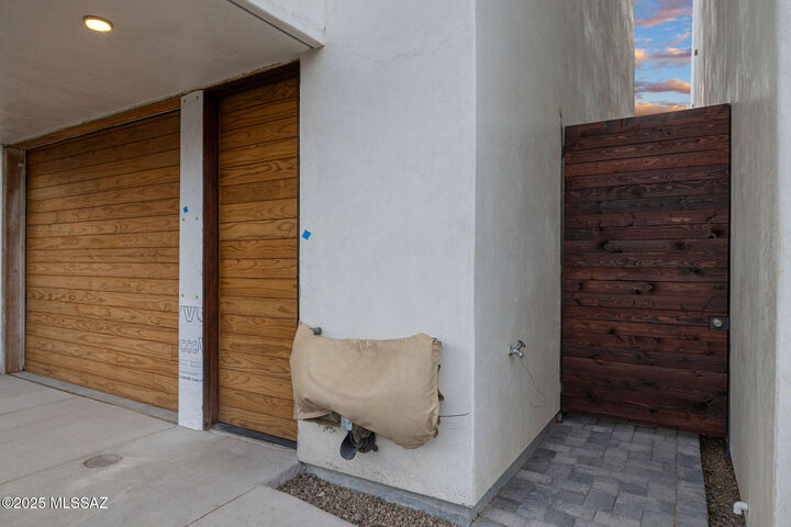 Property Photo:  25 W Lalo Way  AZ 85701 