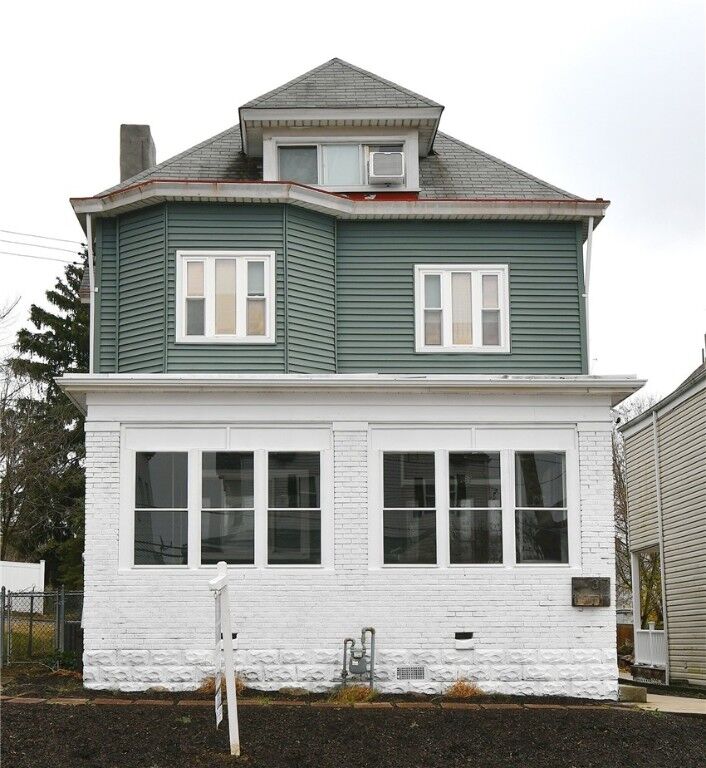 317 Augusta St  Mt Washington PA 15211 photo