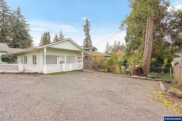 Property Photo:  390 Salem Heights Av S  OR 97302 