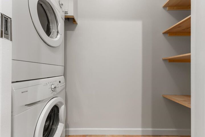 Property Photo:  1688 Cypress Street 404  BC V6J 5J1 