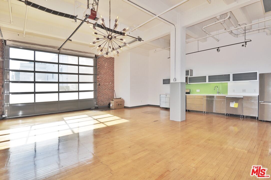 Property Photo: 1850 Industrial St CA 90021