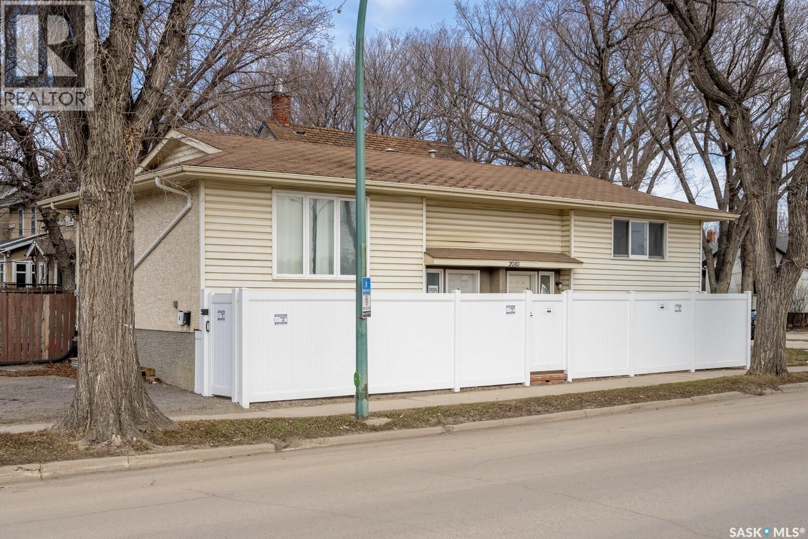 Photo de la propriété:  A+B 2080 Ottawa Street  SK S4P 1P8 
