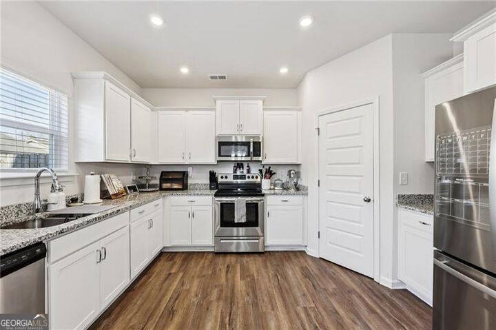 Property Photo:  511 Ryan Court  GA 30107 