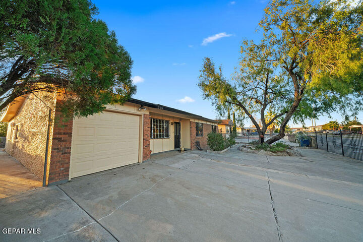 Property Photo: 220 Pyrite Drive TX 79932