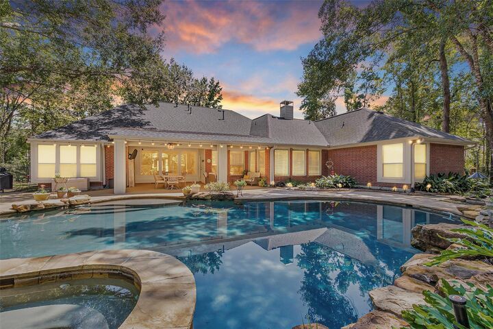 Property Photo: 13262 Meadow Creek Lane TX 77302