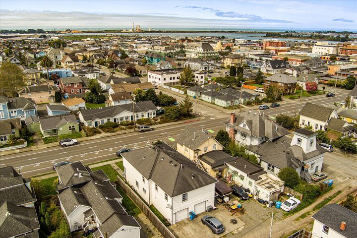 Property Photo: 917 I Street CA 95501