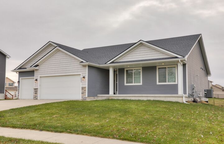 Property Photo: 6455 Sunlight Drive IA 50327