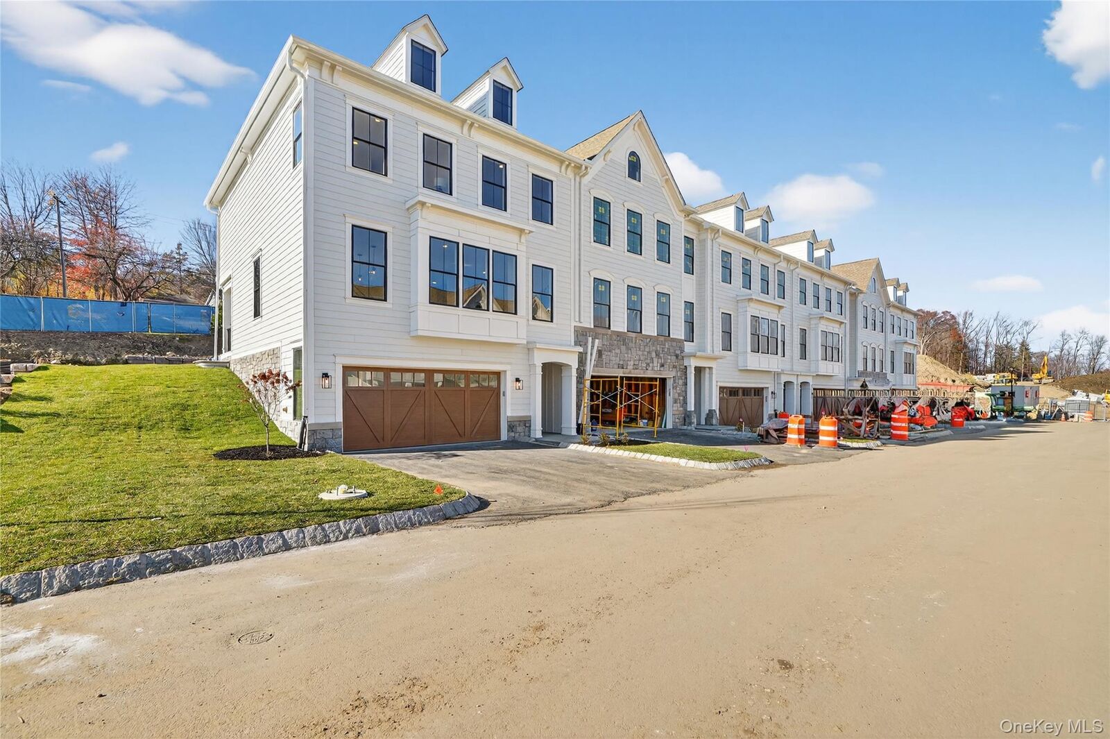 Property Photo:  1811 Soundview Court  NY 10598 