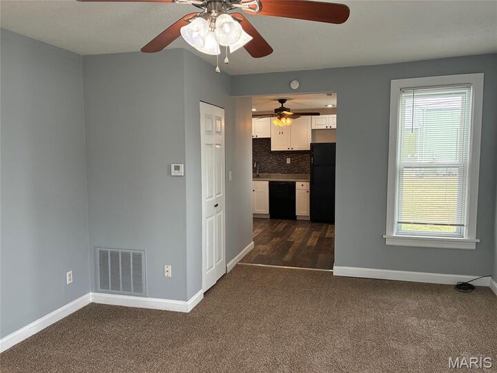 Property Photo:  818 E Washington Avenue  IL 62246 