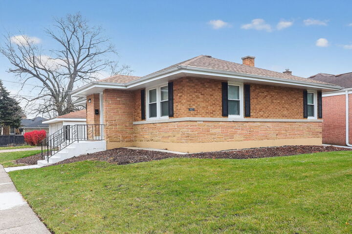 Property Photo:  1601 Bristol Avenue  IL 60154 