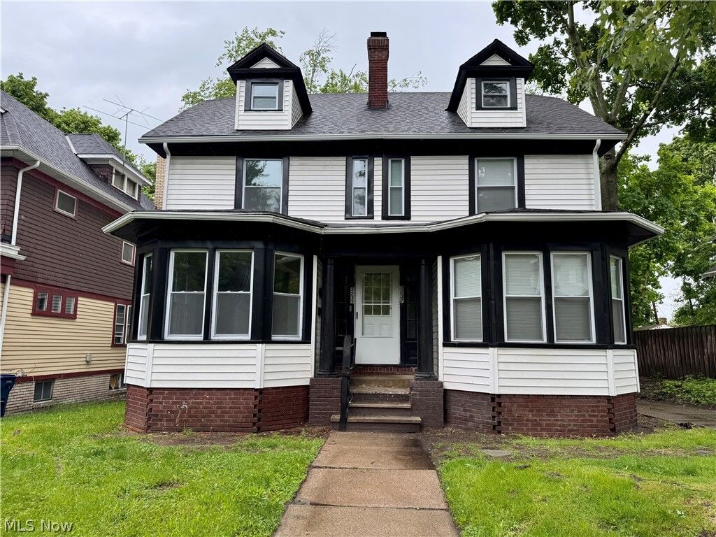 Property Photo:  3235 Oak Road  OH 44118 