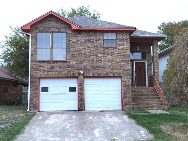Property Photo:  1420 Eastview Street  TX 76134 