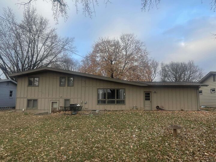 Property Photo: 408 Hampden Ct IA 51104