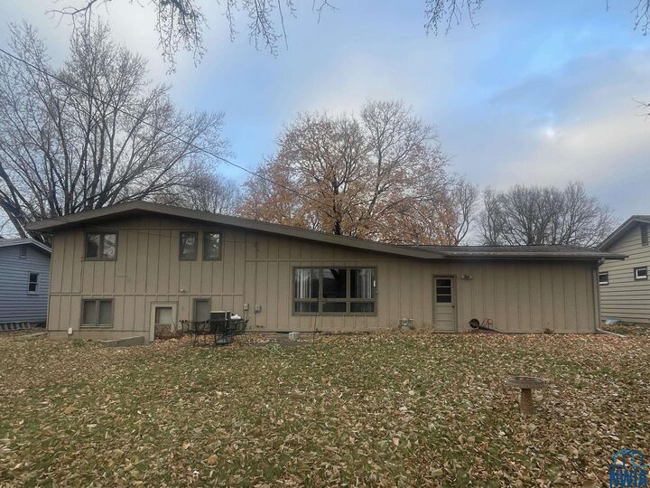 Property Photo: 408 Hampden Ct IA 51104
