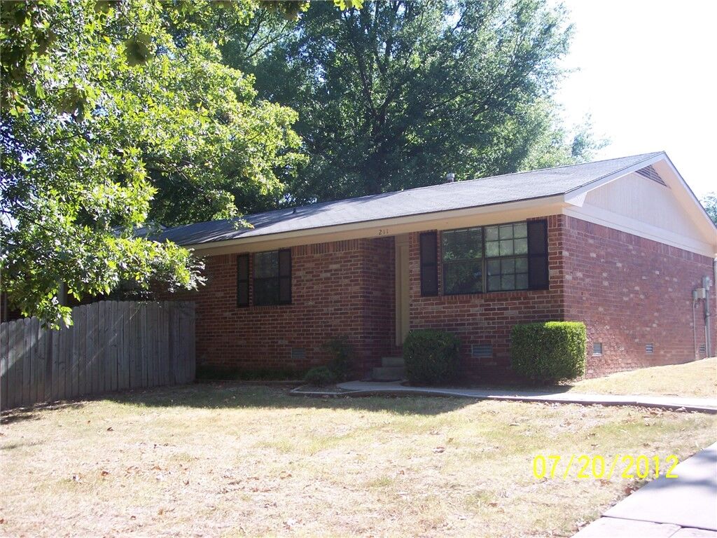 Property Photo:  211 S Carl Street  AR 72761 