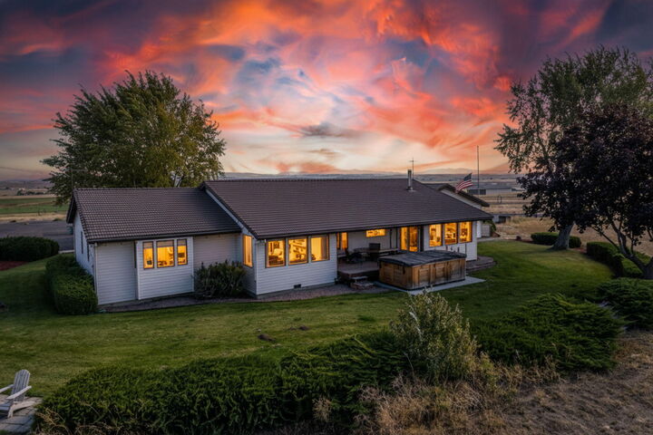 Property Photo:  2748 SW Highland Lane  OR 97734 