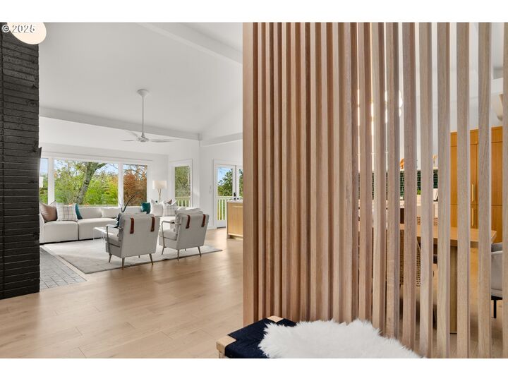 Property Photo:  5044 SW Windsor Ct  OR 97221 