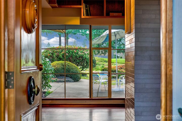 Property Photo:  7503  Fairway Drive NE  WA 98115 