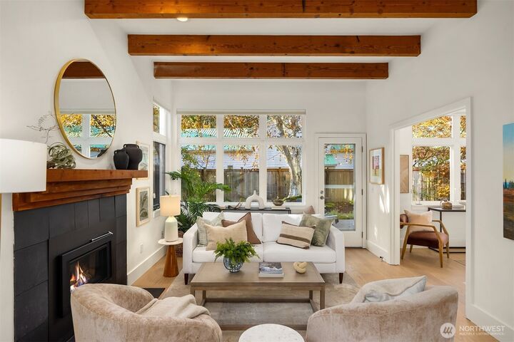 Property Photo:  171  Wallace Way NE B  WA 98110 