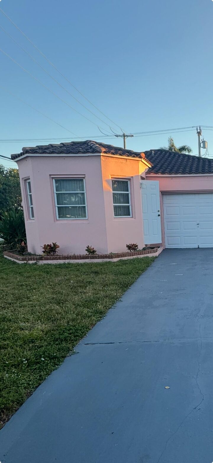 Property Photo:  1600 Van Buren Street  FL 33020 