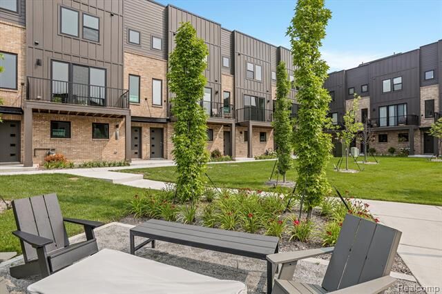 Property Photo:  1056 Hampton Circle 75  MI 48207 