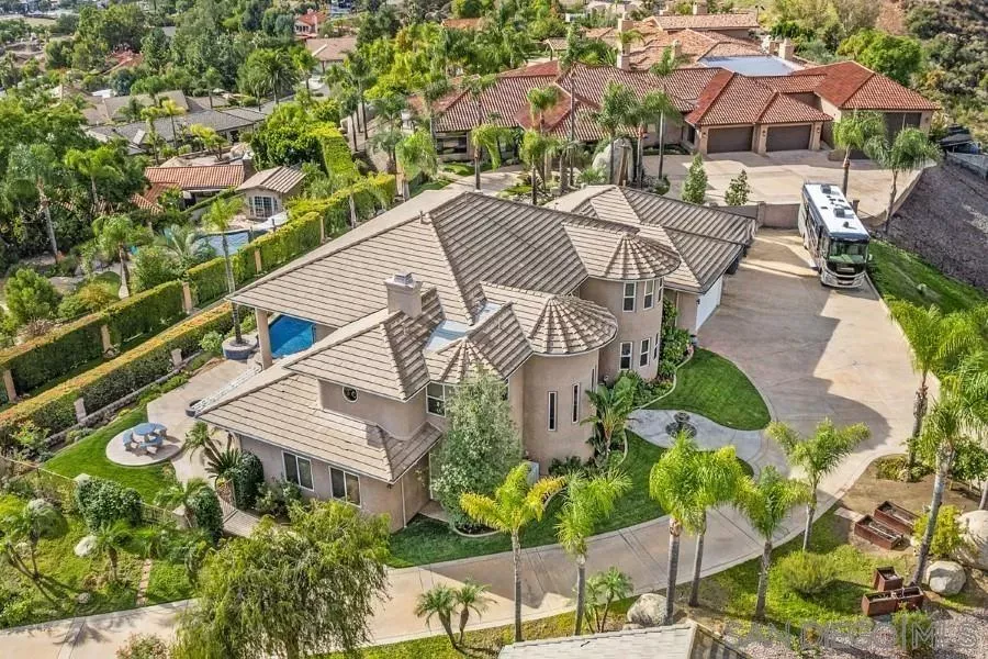 Property Photo:  836 Camelot Pkwy  CA 92019 