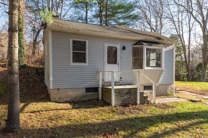 Property Photo: 3 Jamaica Road CT 06413